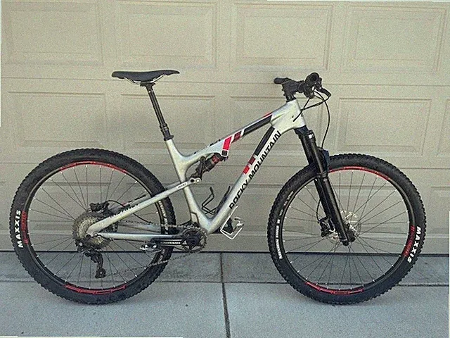 2017 Rocky Mountain Instinct 970 MSL Carbon 29 (Large) w/ Fox Factory, XT, Marz!